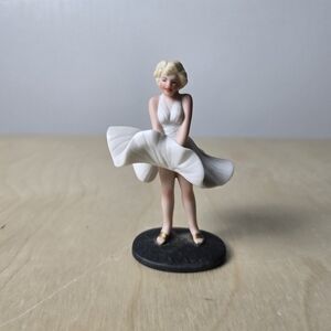 Vintage 1986 Marilyn Monroe Sevan Year Itch Fiqurine by Royal Orleans